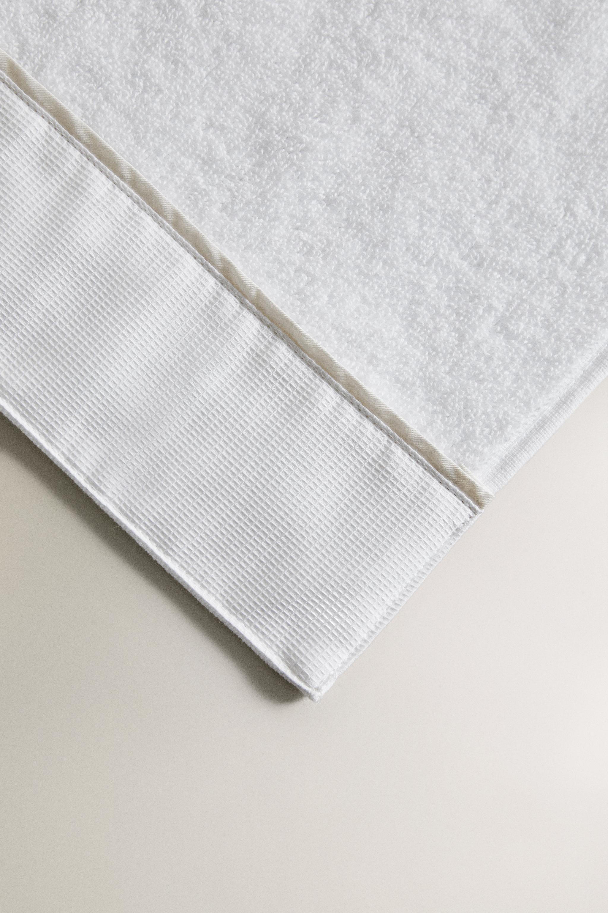 BATH TOWEL WITH PIQUÉ BAND